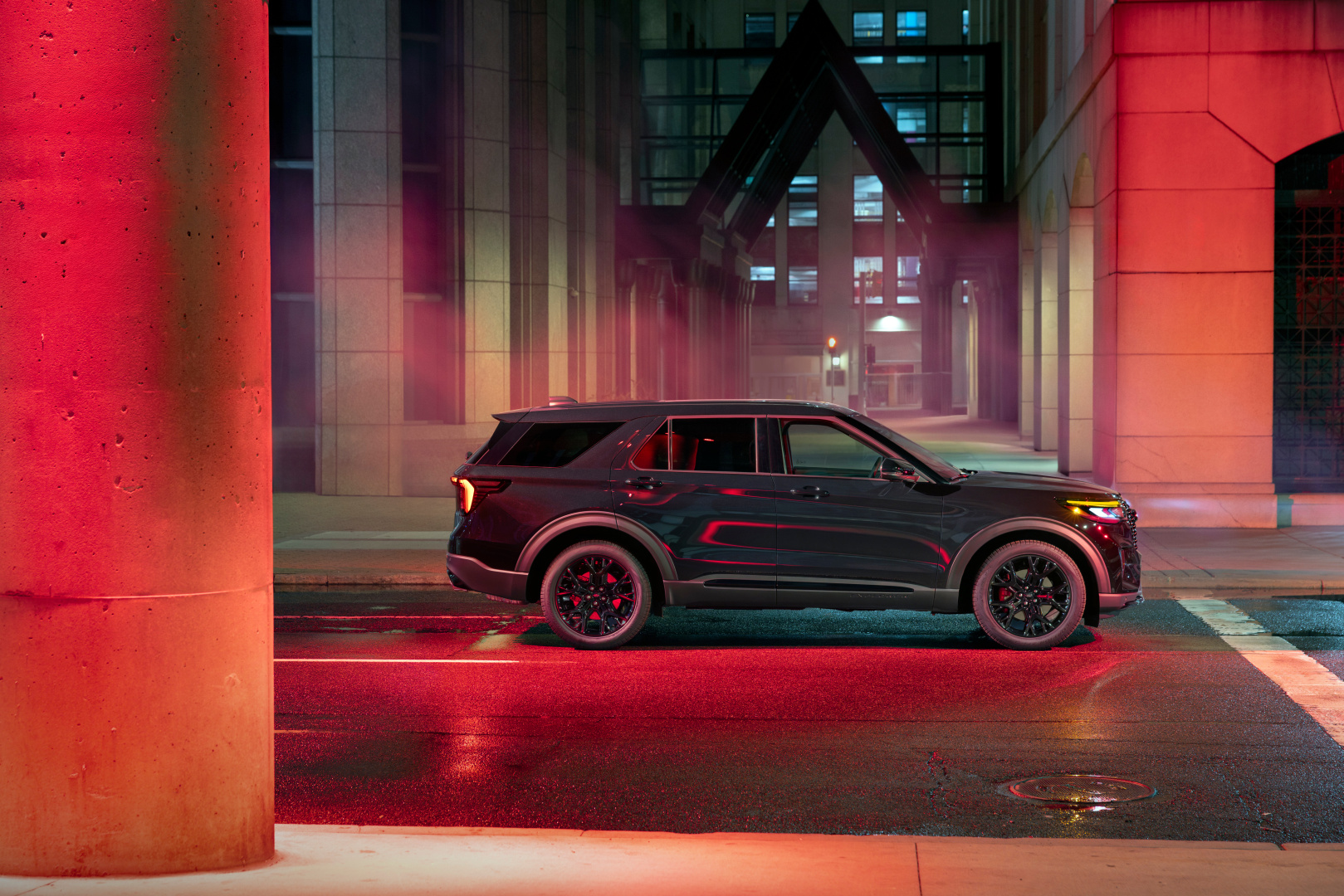 SMALL_2027_Ford_Explorer_ST_Sinister_package_5_108
